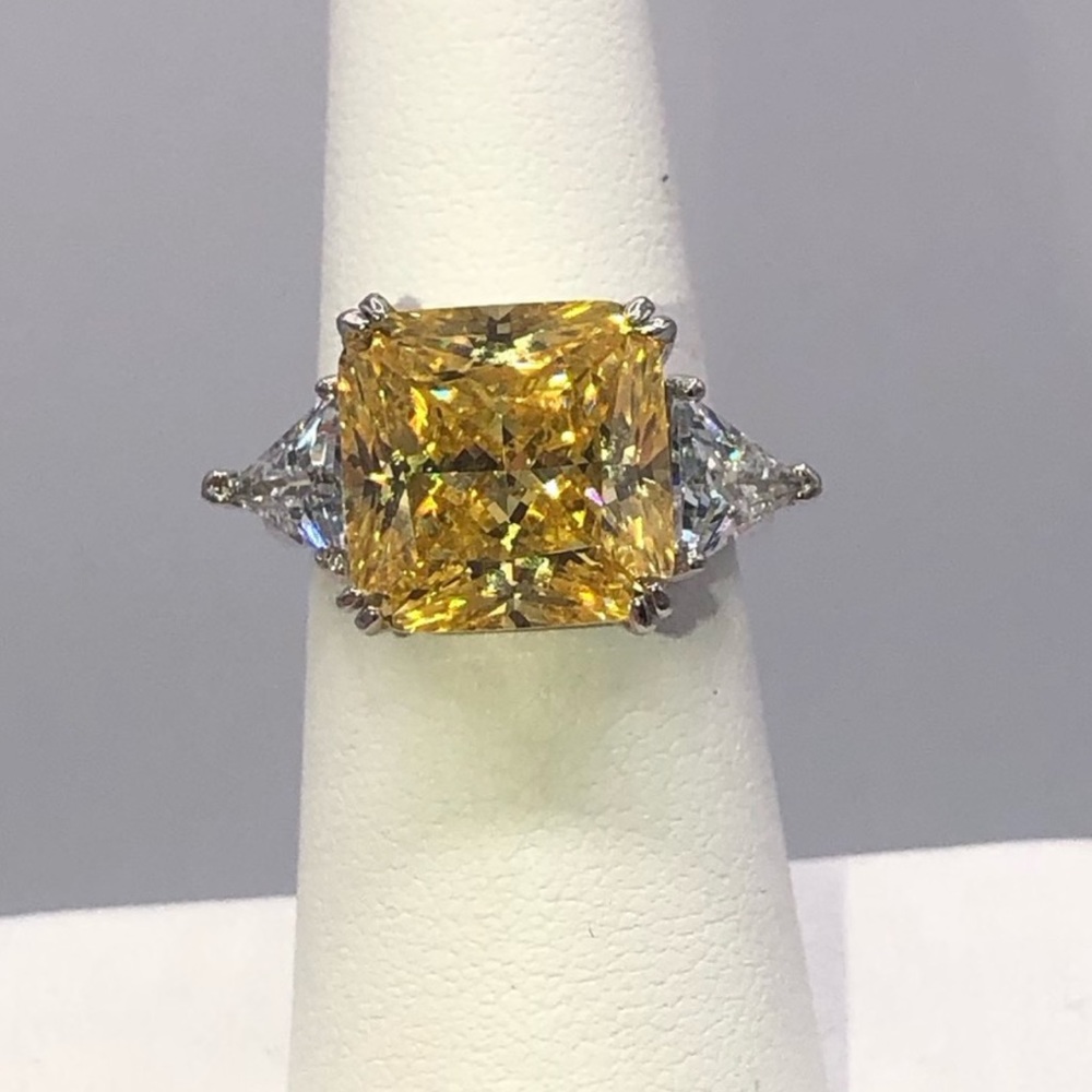 18k 6.5ct Canary Ring - Picture 11 of 15